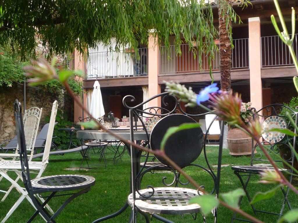 Lori'S Inn 몬도비 외부 사진